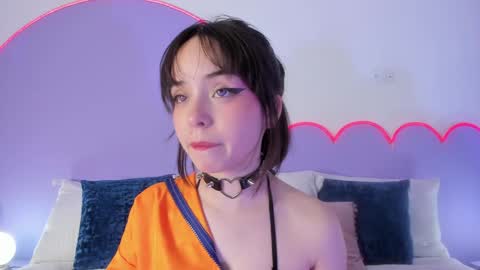 Snapshot of lilou_albrecht chatting on February 7, 2:47 pm Lilou online show from February 7, 2:47 pm