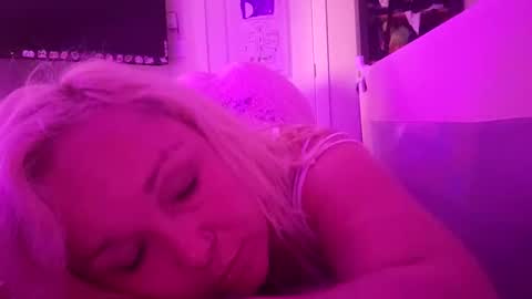 lilsweetiecumslut online show from September 16, 8:06 am