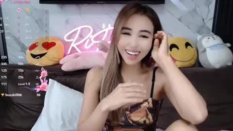 Lily online show from February 19, 5:49 am