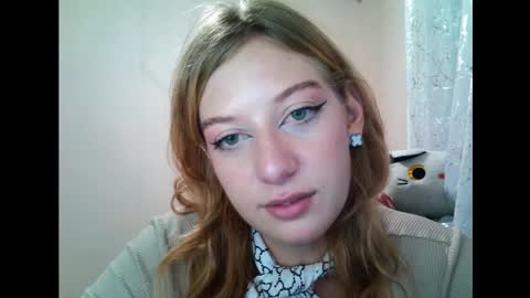 Snapshot of lily_ember chatting on September 17, 3:59 pm lily_ember online show from September 17, 3:59 pm