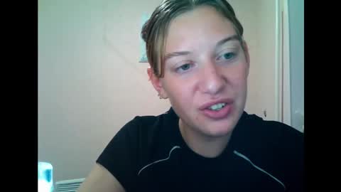 Snapshot of lily_ember chatting on September 21, 8:13 pm lily_ember online show from September 21, 8:13 pm