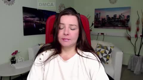 Lily online show from December 14, 7:25 am