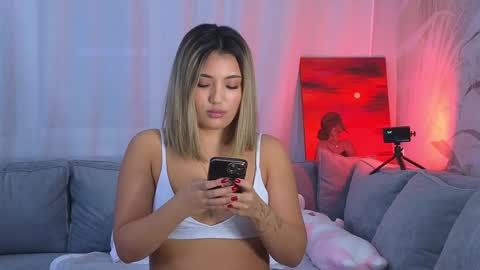 Snapshot of lily_foster_ chatting on January 19, 2:38 pm Lily online show from January 19, 2:38 pm