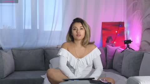 Snapshot of lily_foster_ chatting on January 12, 6:06 am Lily online show from January 12, 6:06 am