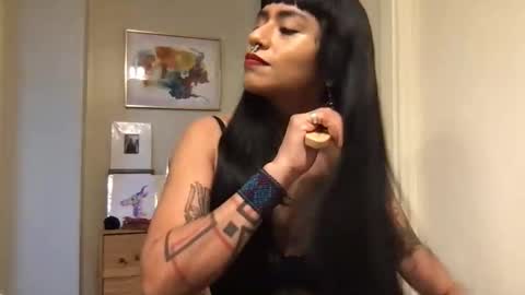 Snapshot of lily_henry chatting on February 24, 7:19 pm Little Lily online show from February 24, 7:19 pm