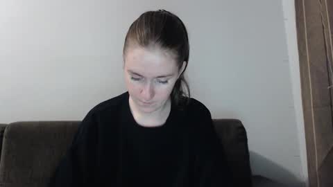 lily_love_x online show from December 17, 2:18 am