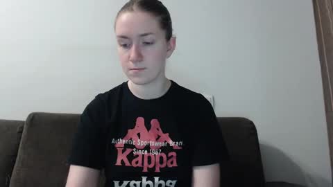 lily_love_x online show from February 9, 11:36 pm