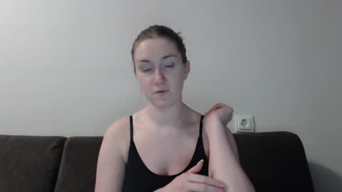 lily_love_x online show from January 27, 11:43 pm