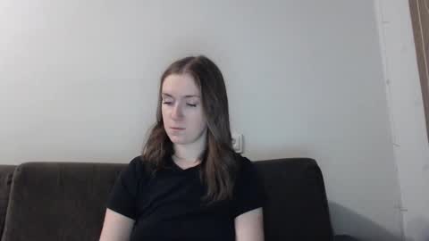 lily_love_x online show from December 3, 9:37 pm