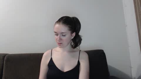 lily_love_x online show from December 4, 11:48 pm