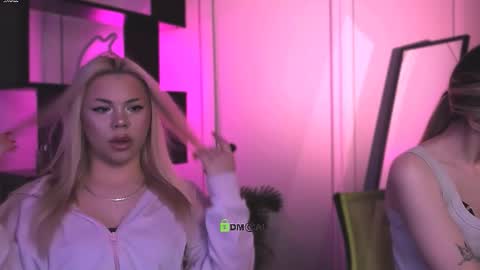 Lily online show from February 6, 7:27 pm