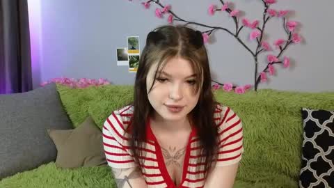 Lily online show from May 31, 9:30 am