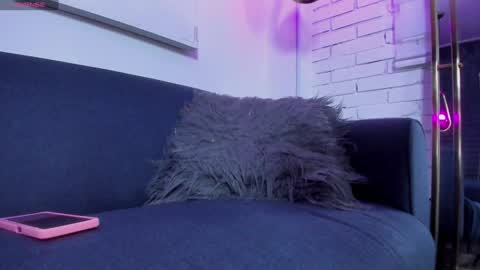 Snapshot of lily_waist chatting on February 3, 2:13 pm lily_waist online show from February 3, 2:13 pm