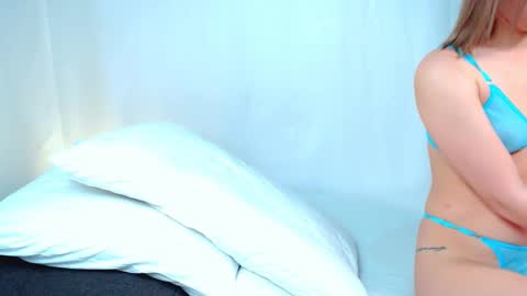 lilydavisss online show from January 3, 10:20 am