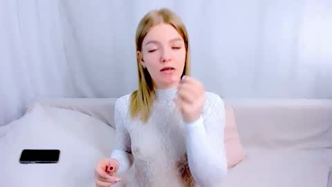 lilydavisss online show from February 18, 2:55 am