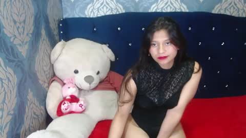 Snapshot of lilyevansxx chatting on March 1, 8:32 pm Lily online show from March 1, 8:32 pm