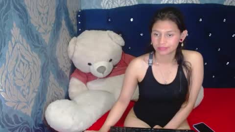 Snapshot of lilyevansxx chatting on February 18, 12:15 am Lily online show from February 18, 12:15 am
