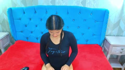 Snapshot of lilyevansxx chatting on September 13, 6:43 pm Lily online show from September 13, 6:43 pm
