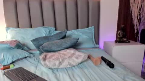 Lili online show from July 11, 5:49 pm