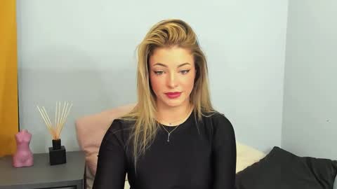Lily online show from December 1, 4:32 pm