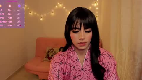 Snapshot of lilyrouse_ chatting on January 10, 5:05 am lily help me to collect more cosplay online show from January 10, 5:05 am