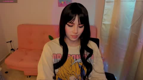 Snapshot of lilyrouse_ chatting on December 4, 4:15 am lily help me to collect more cosplay online show from December 4, 4:15 am