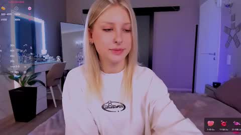 Snapshot of lilyvibe chatting on February 10, 2:59 pm Lily online show from February 10, 2:59 pm