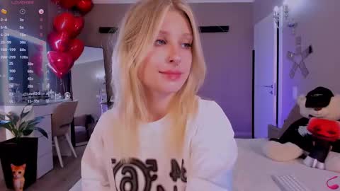 Snapshot of lilyvibe chatting on February 20, 6:35 pm Lily online show from February 20, 6:35 pm