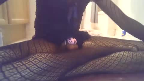 Snapshot of limpclitsissyfemboy chatting on October 22, 2:15 am limpclitsissyfemboy online show from October 22, 2:15 am