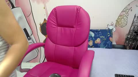 lina_clark_ online show from October 19, 6:45 pm