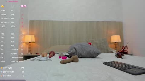 Snapshot of lina_garcia chatting on February 1, 2:45 pm   online show from February 1, 2:45 pm