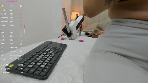 Snapshot of lina_garcia chatting on March 2, 2:43 pm   online show from March 2, 2:43 pm