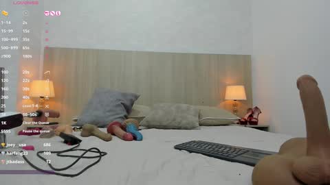 Snapshot of lina_garcia chatting on February 7, 2:26 pm   online show from February 7, 2:26 pm