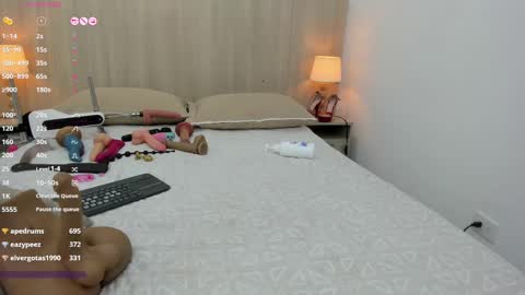 Snapshot of lina_garcia chatting on February 22, 5:46 pm   online show from February 22, 5:46 pm