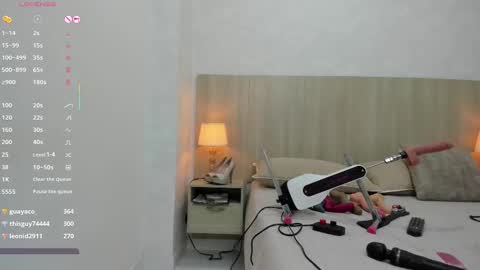 Snapshot of lina_garcia chatting on March 8, 5:43 pm   online show from March 8, 5:43 pm