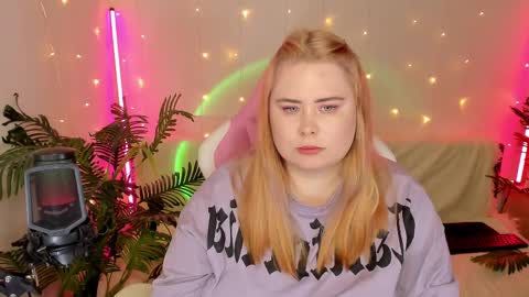 lina_linx online show from January 14, 9:30 pm