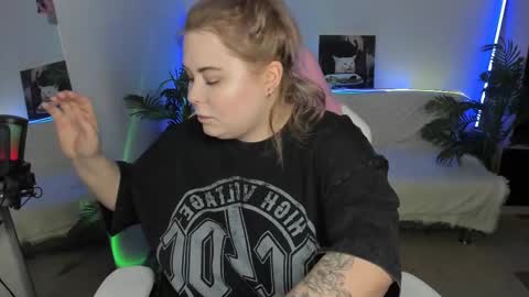 lina_linx online show from March 7, 6:33 pm