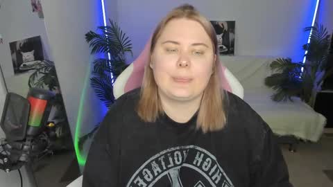 lina_linx online show from March 4, 6:50 pm