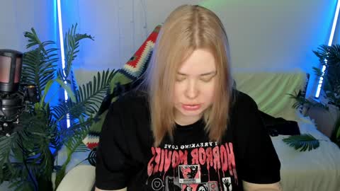 lina_linx online show from February 7, 9:15 pm