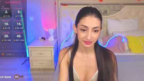 Lina Robbins  online show from November 10, 11:29 pm