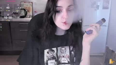 Lina 3  1715622743 online show from April 13, 7:12 am