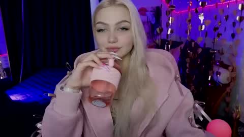 I am Lina online show from March 23, 10:09 am