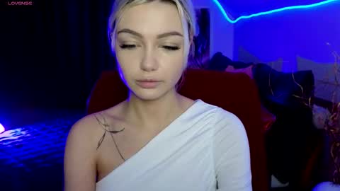 I am Lina online show from November 30, 2:24 pm