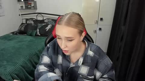 Lina online show from September 18, 9:52 pm