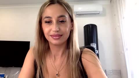 linavora online show from November 18, 12:19 pm