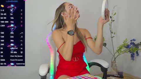 Snapshot of linda_crawford1 chatting on December 4, 1:30 am Linda online show from December 4, 1:30 am