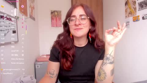 Giggles  online show from February 5, 2:53 pm