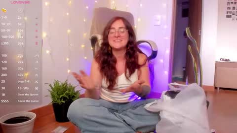 Giggles  online show from November 19, 5:12 pm