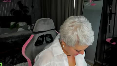 Linda Zefir online show from May 2, 1:11 am