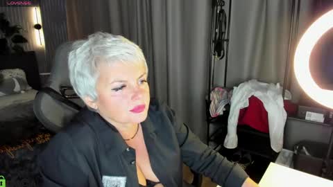 Linda Zefir online show from May 12, 9:29 am